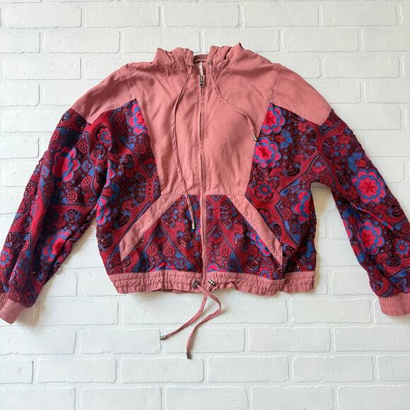 Free People Magpie Pink Rose Boho Lacey Crochet Oversized Jacket with Hood sz S - Picture 3 of 9